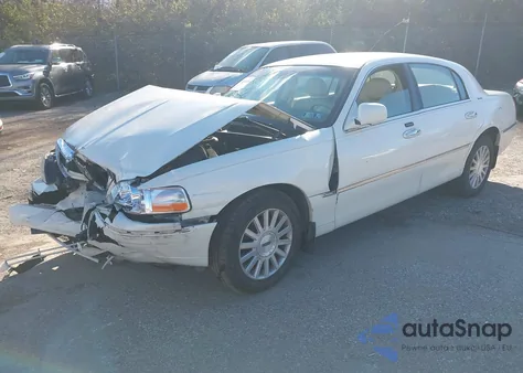 2004 Lincoln Town Car Signature from USA, damaged, VIN 1LNHM81W44Y687401